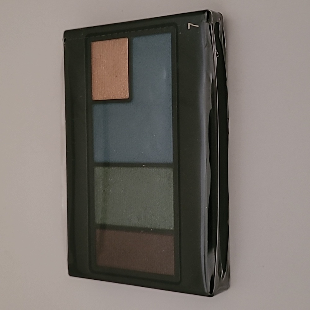 🎉💜HP💜🎉cle' de peau powder eye color Quad #7 refill